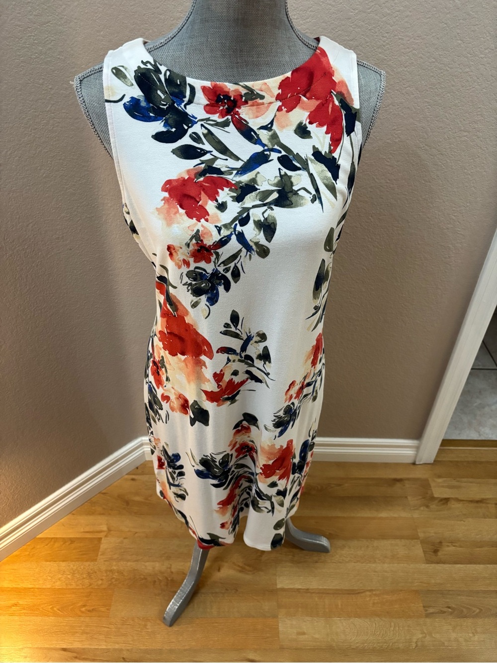 Tommy Bahama White Dress with Red & Navy Floral Accents Size Medium